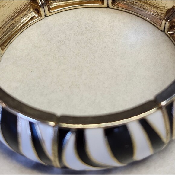 Zebra stripe and gold toned metallic stretch bracelet - Picture 3 of 3